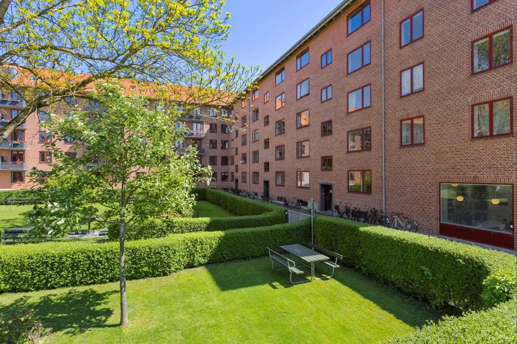 Jardin - 1932 Flats with Brick Facade in Valby