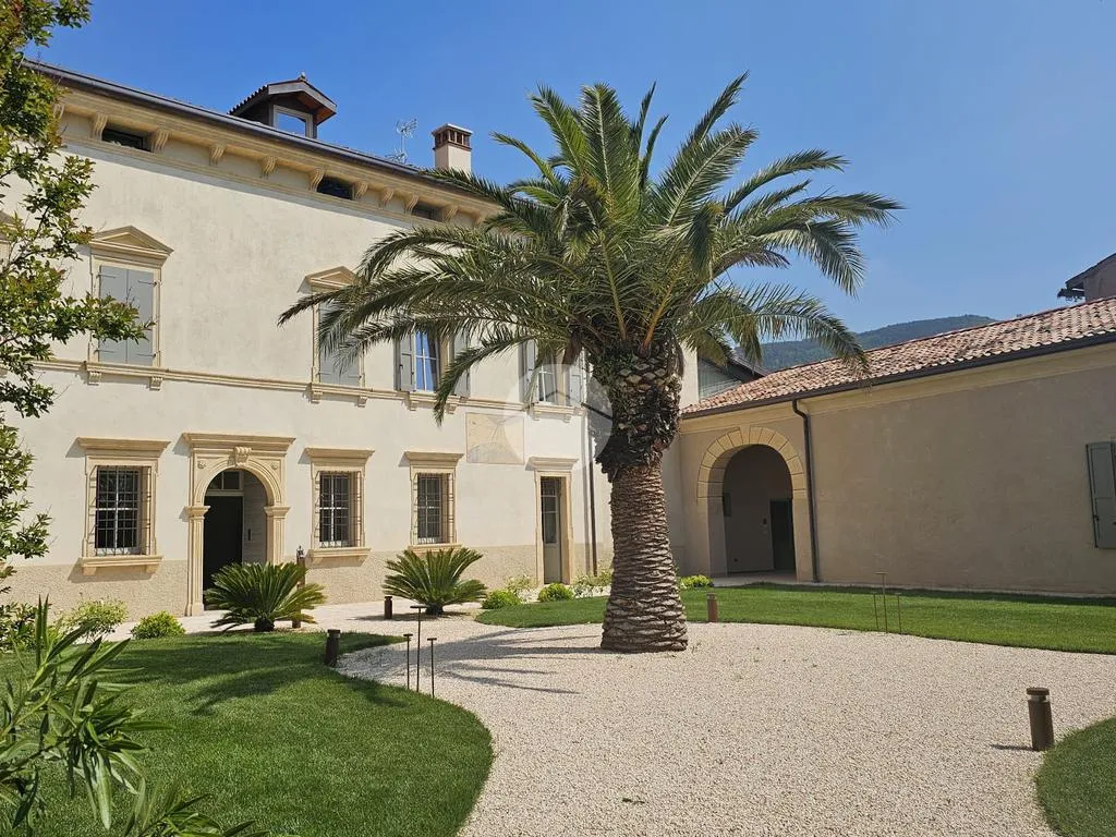 Välivaade - Arched Monolocale in Historic Villa, Tregnago