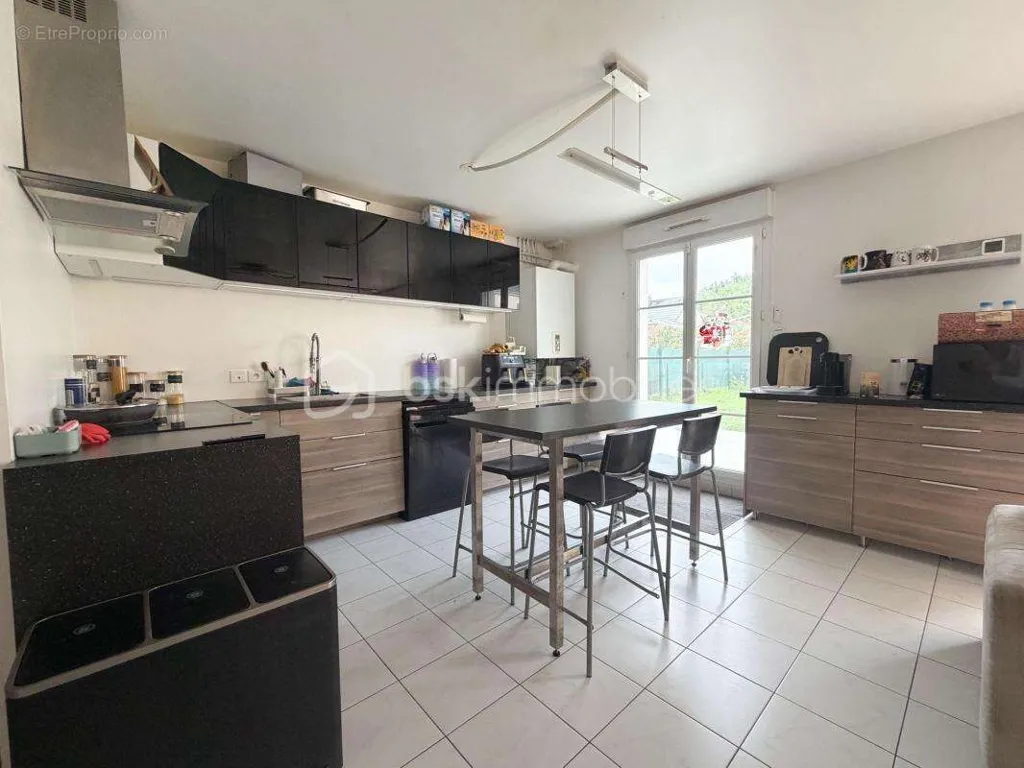 Cuisine - Maison Récemment Construite avec Garage à Fontenay le Vicomte