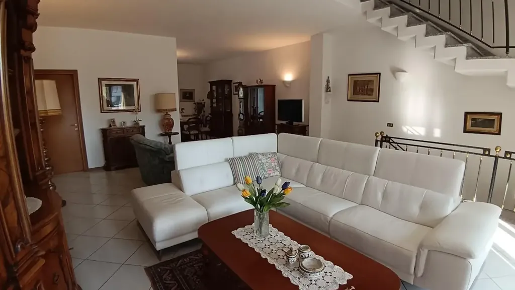 Séjour - Terraced House with Garage in Empoli
