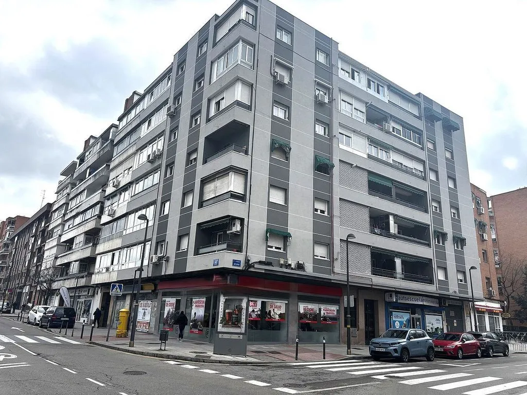 Välivaade - 1970s Apartment with Terrace in Móstoles Central