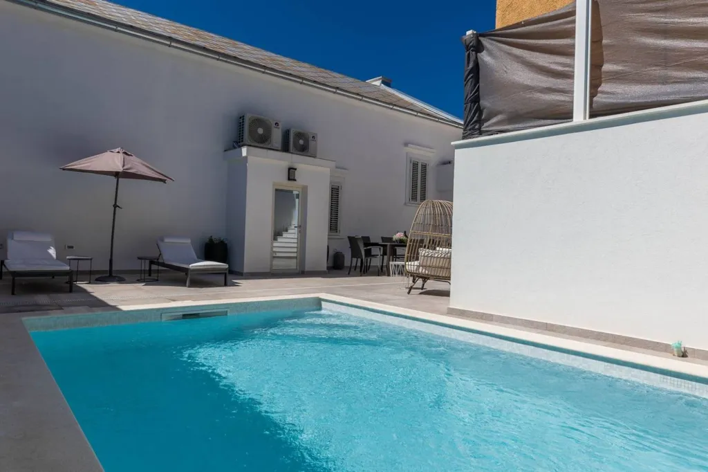 Piscine - Three-Storey Villa with Sea View in Bribir