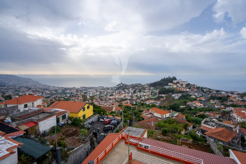 Terrass - Potential Hostel with Funchal Views in Santo António