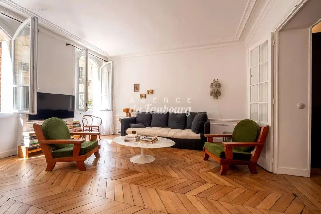 Séjour - Appartement Haussmannien avec Jardin Privé à Paris 9ème