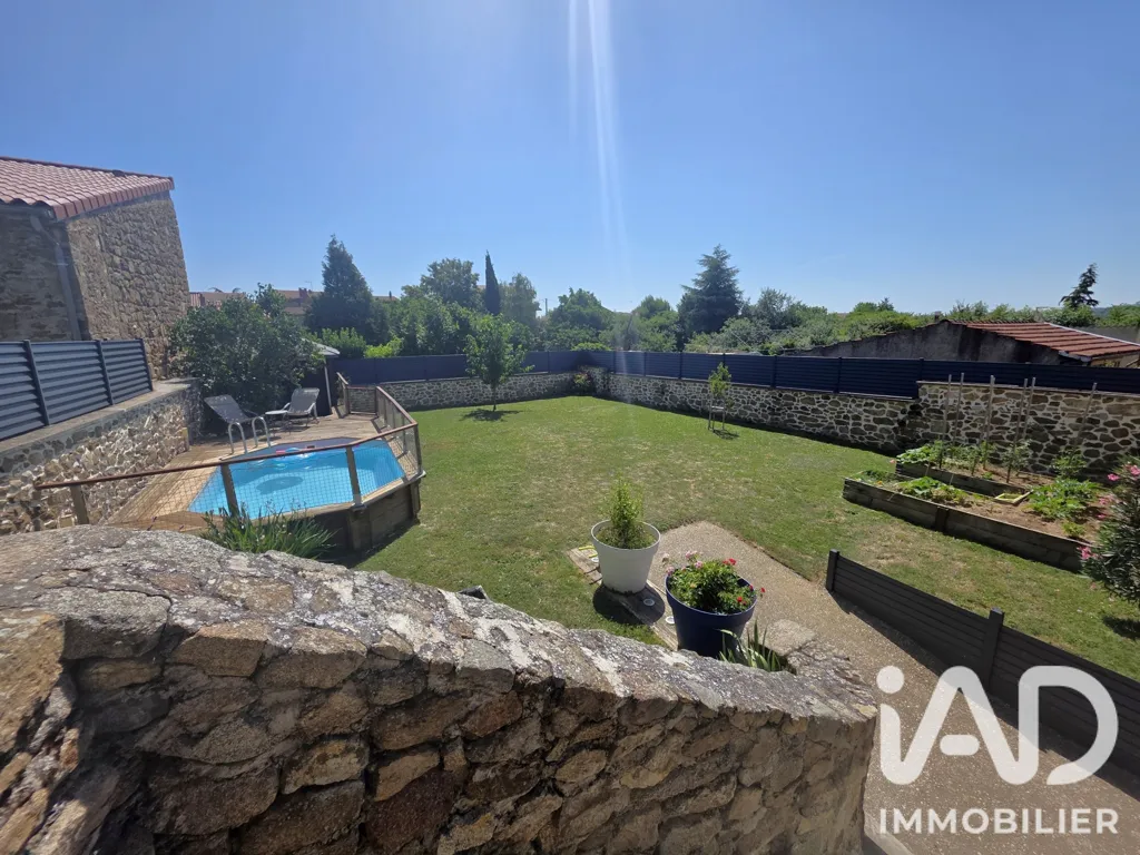 Jardin - Maison en Pierre avec Piscine au Cœur de Quintenas