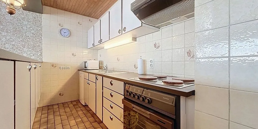 Kitchen - Renovatable Apartment with Garage in Niel