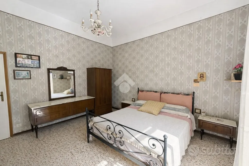 Chambres - Three-Bedroom Apartment with Private Garden in Lecco