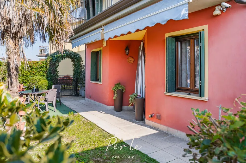 Terrasse - Duplex with Garden and Pool in Borgo Mantovano