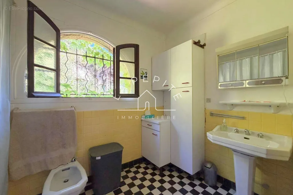 Vannitoad - Charming Provençal House with Sea View in Spéracèdes