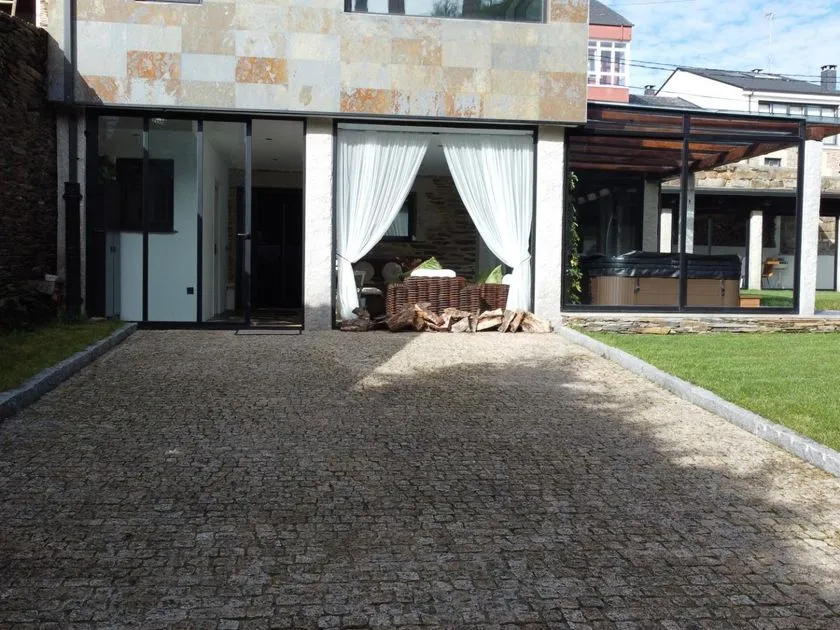 Jardin - Restored Chalet with River Walk Access in Lugo