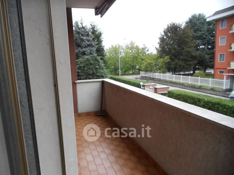 Balcon - 4-Bedroom Apartment with Balcony in Novara