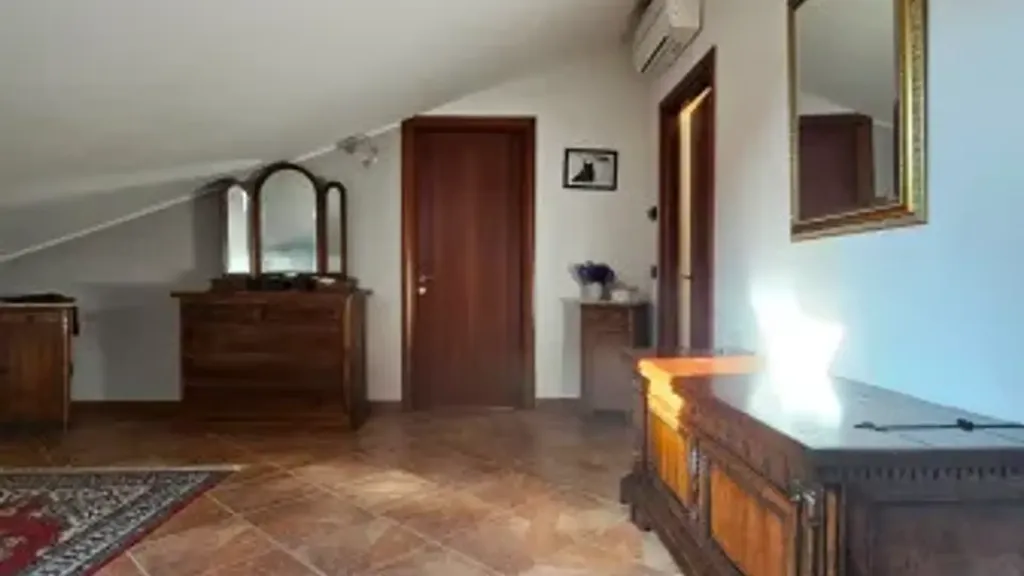 Magamistoad - Rustic-Style Flat with Balcony in Guastalla