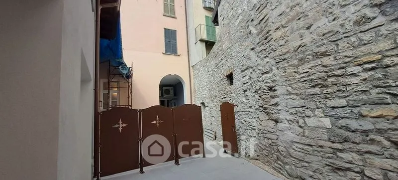 Garden - Elegant Trilocale with Private Patio in Como