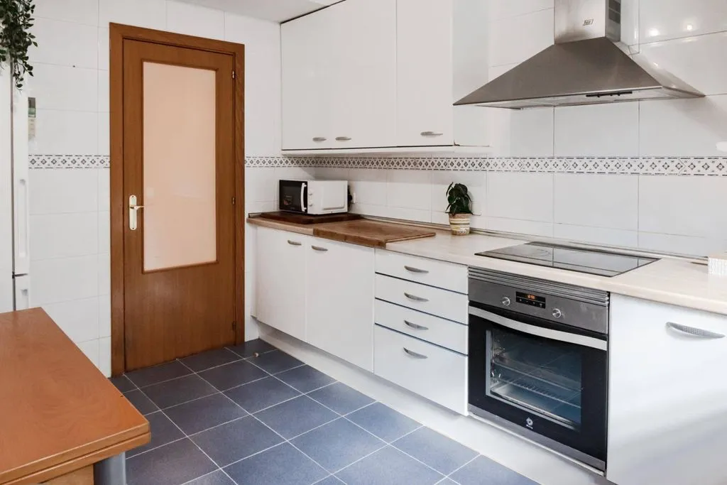 Cuisine - Luxury Flat with Private Pool in Les Maravelles, Palma