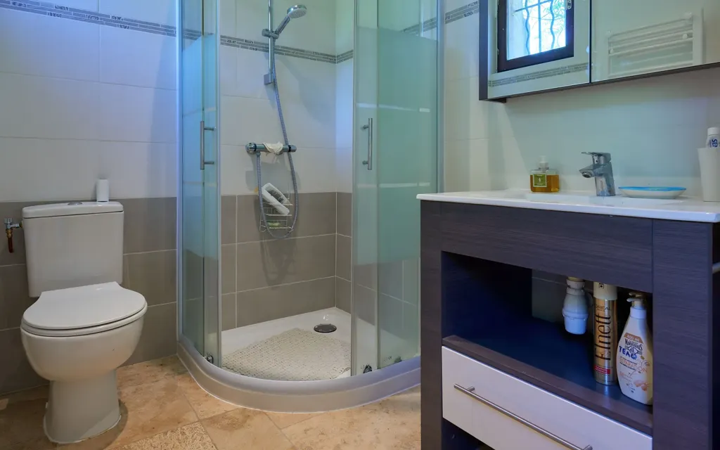 Bathrooms - Renaissance House with Pool in Manosque