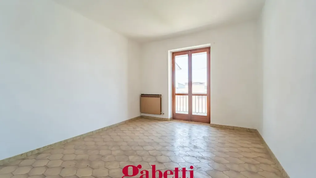 Toad - First-Floor Flat with Two Balconies in Cavallermaggiore
