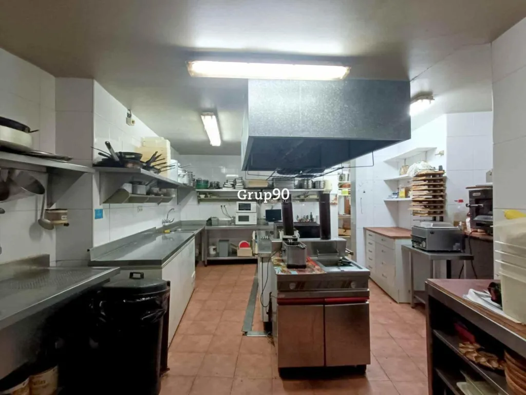 Kitchen - Restaurant for Rent with Terrace in Lleida
