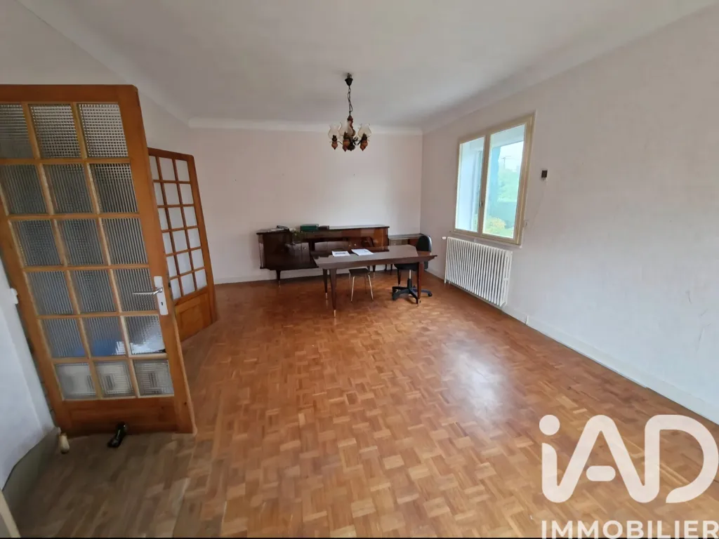 Salle à manger - Maison Traditionnelle avec Jardin à Saint-Junien