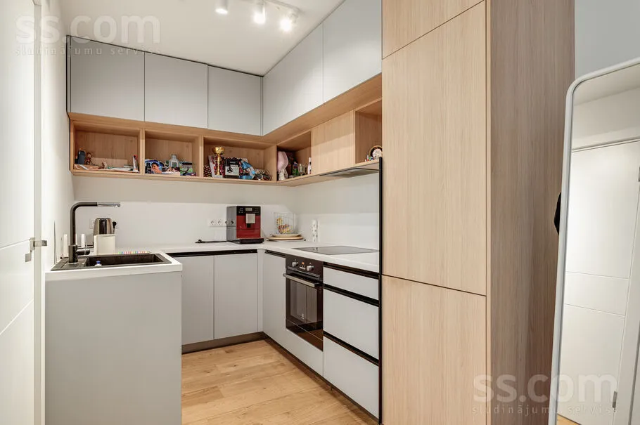 Köök - Compact 3-Bedroom Apartment with Terrace in Dzintari
