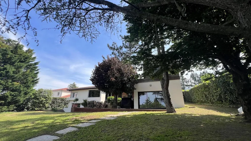 Aed - Renovated Villa with Pool in Lissieu