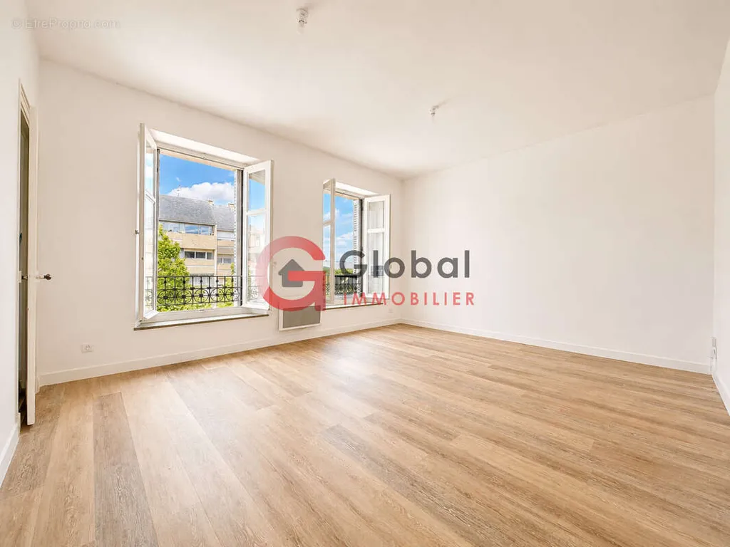 Rooms - Renovated Duplex with Notre-Dame View in Fontenay-le-Comte