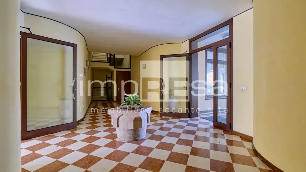Esik - Spacious Apartment with Garage in Fontane, Villorba