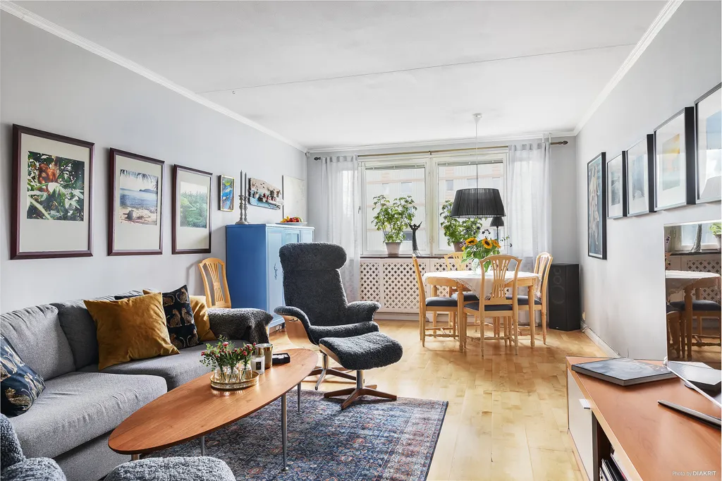 Soggiorno - Apartment with Rental Unit and Balcony
