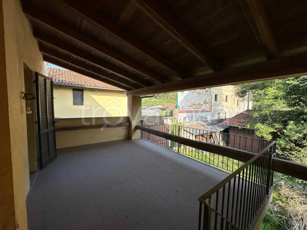 Terrasse - Characterful Triplex with Terraces in Pagno