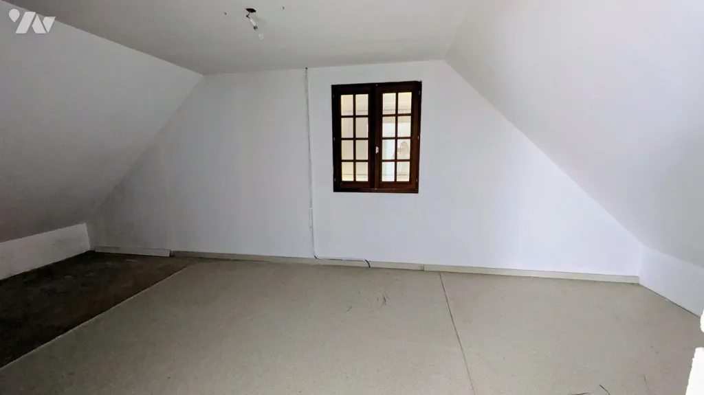Pièces - Maison avec Garage et Terrain Constructible à Brix