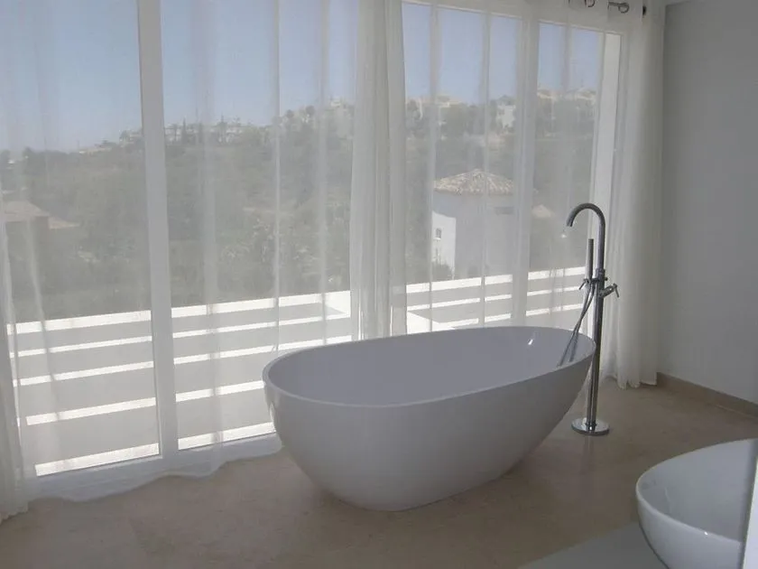 Salles de bain - Chalet with Sea Views and Golf in Benahavis