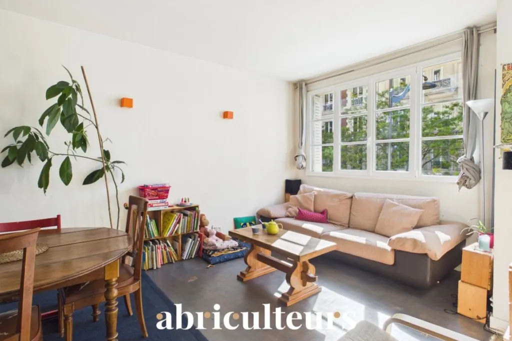 Bright 3-Bed Flat with Balcony in Paris 12