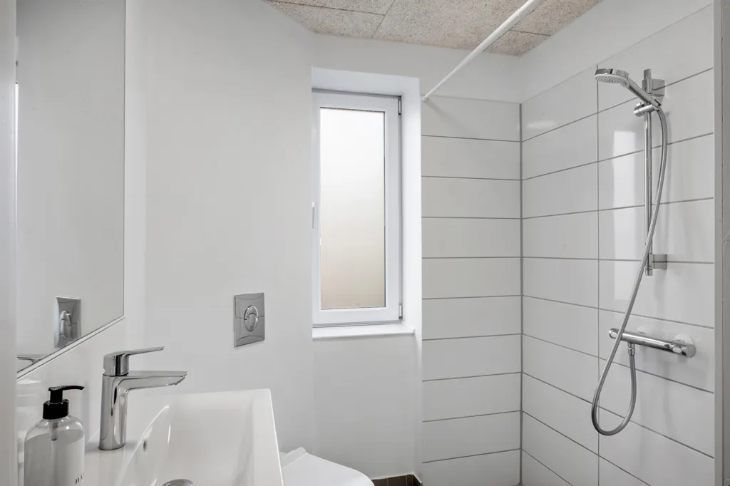 Salles de bain - Apartment with Garden Access in Fredericia