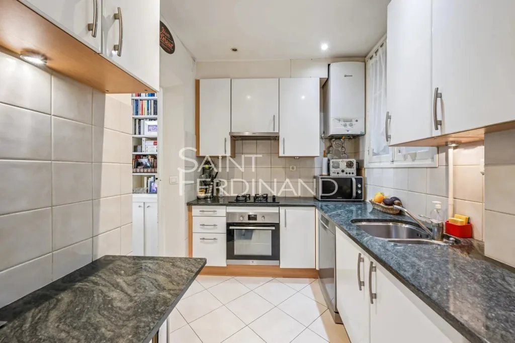 Cuisine - Appartement Familial avec Parquet à Neuilly-sur-Seine