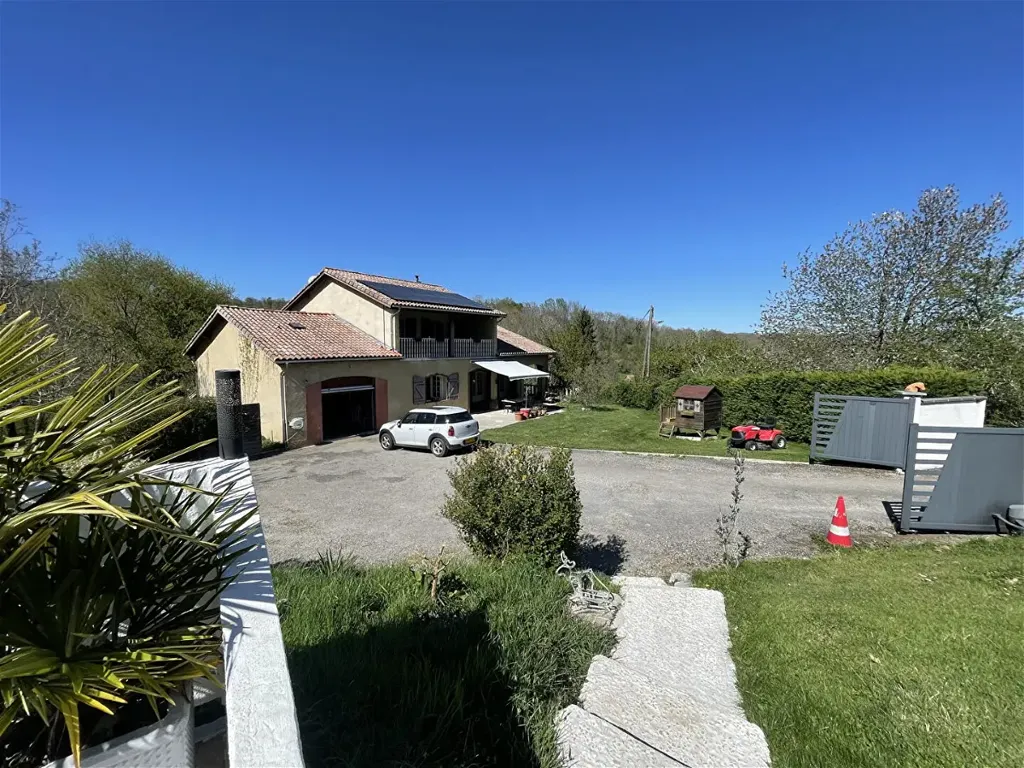 Extérieur - Maison avec piscine et vue montagne à Montgauch