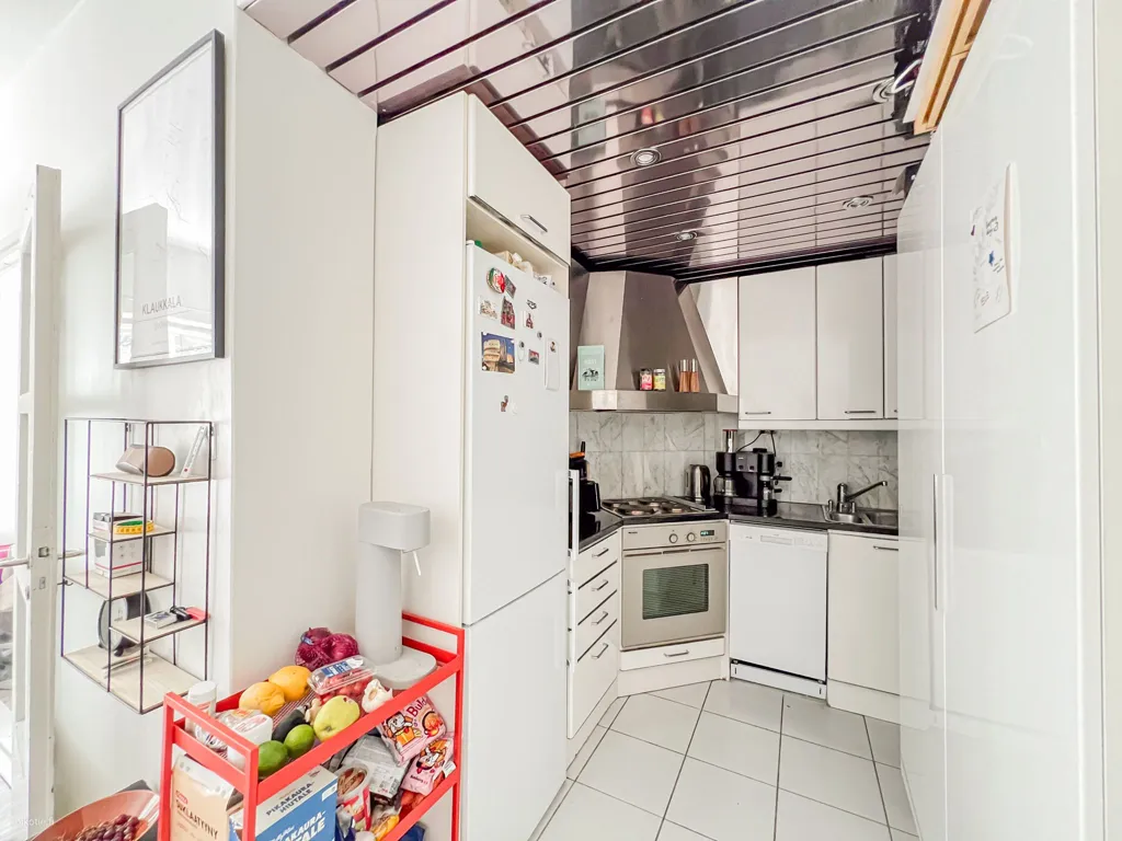 Kitchen - Charming Apartment with Park Views in Taka-Töölö