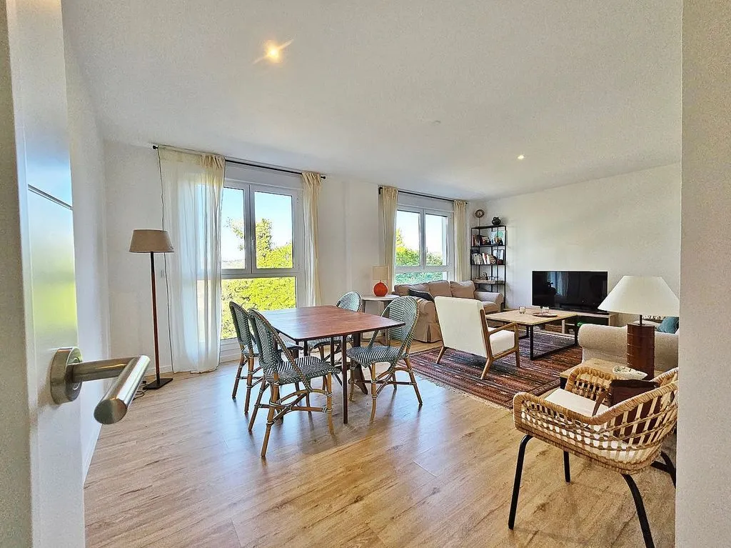Living Room - Modern Flat with Terrace in Santa Cruz