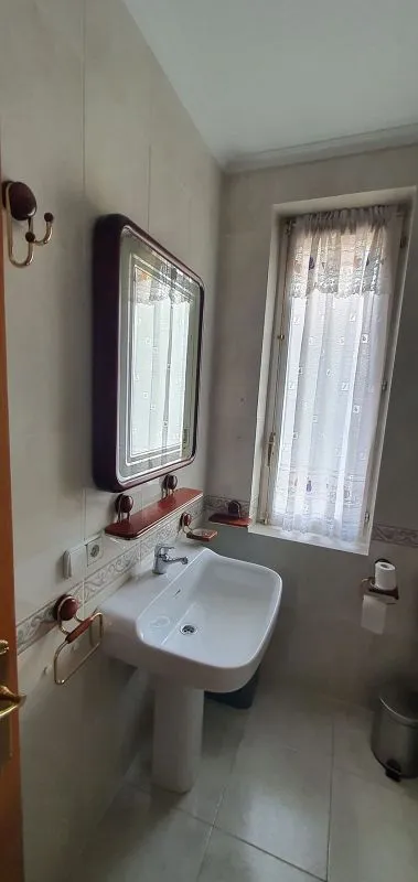 Bathrooms - 1-Bed Apartment with Balcony in Burgos Centre