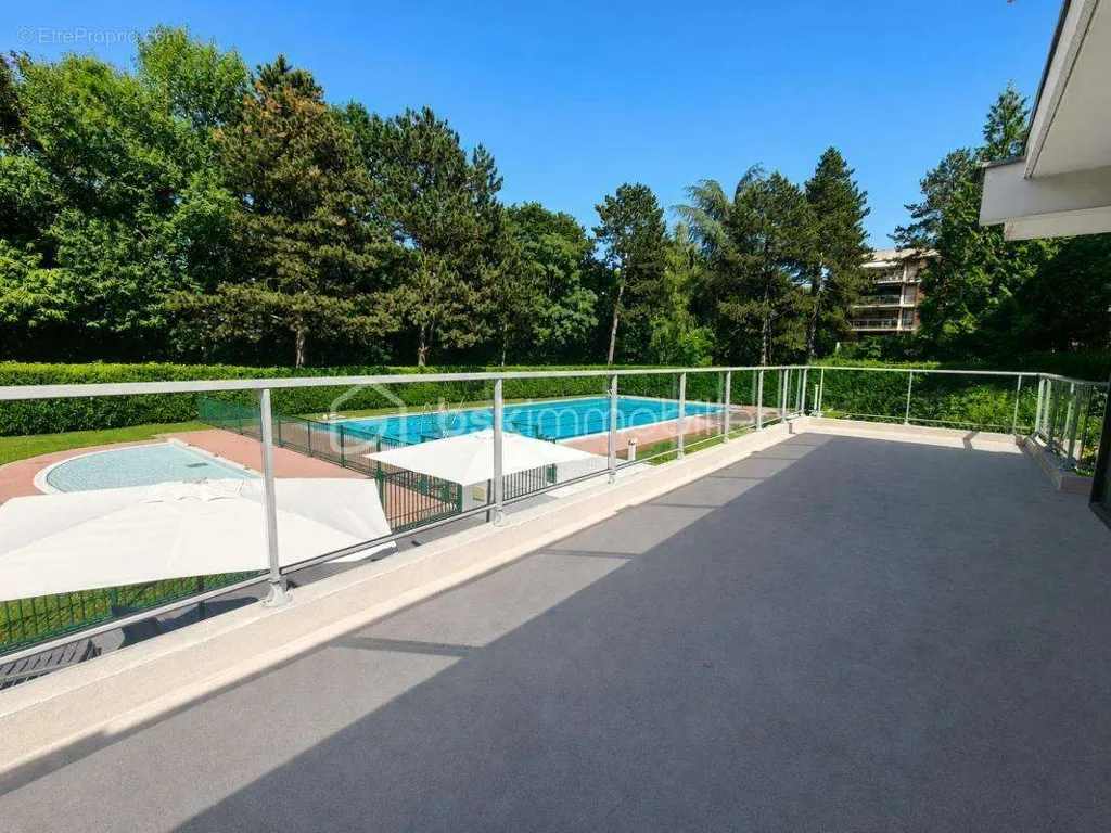 Piscine - Appartement Familial avec Terrasse et Parking au Parc de Diane