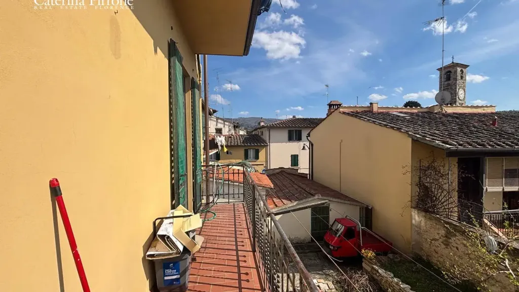 Balcon - Rustic Townhouse with Balcony in Antella