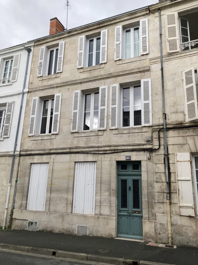 Extérieur - Maison Ancienne avec Cour à Rochefort Centre