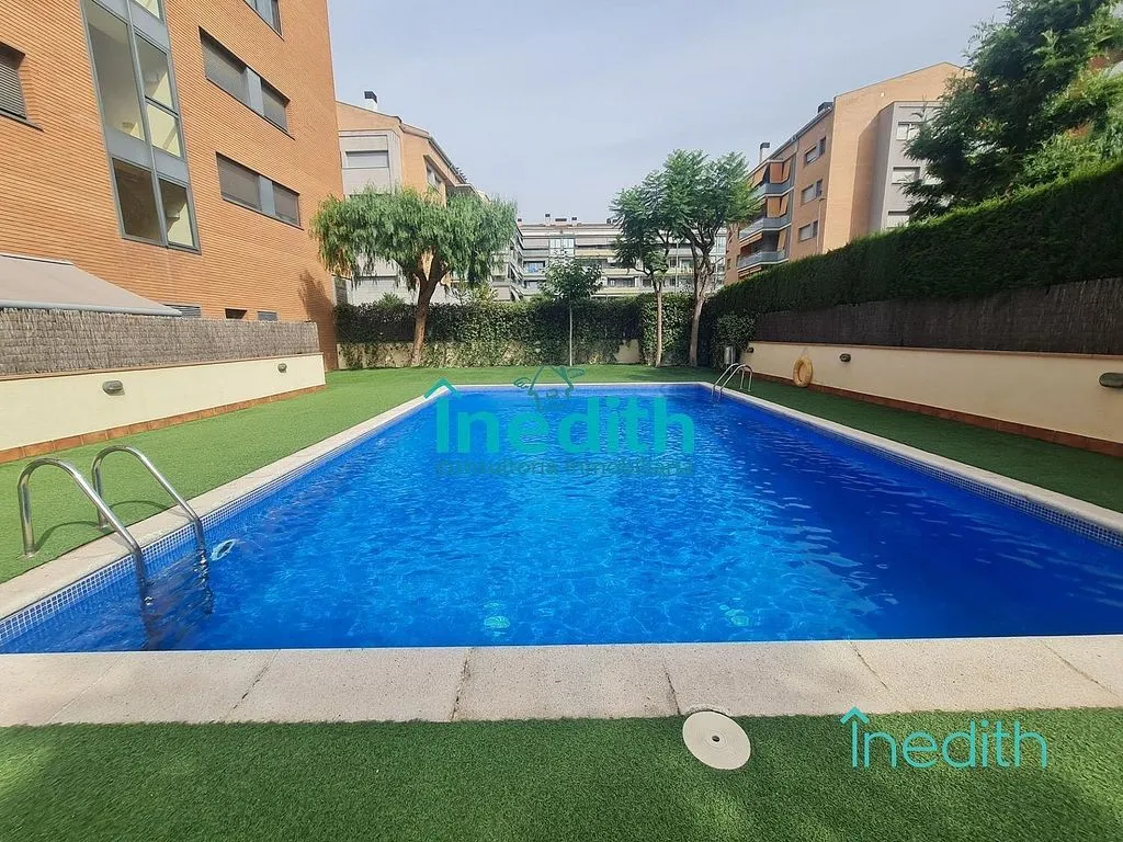 Piscine - Duplex Apartment with Pool in Central Castelldefels