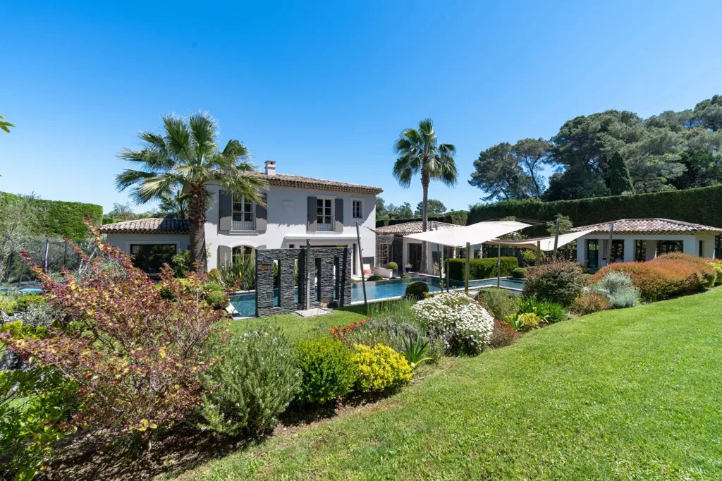 Jardin - Villa Contemporaine avec Piscine à Mougins