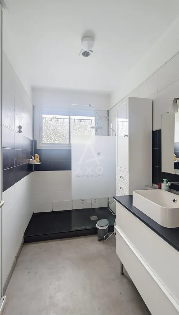 Bagni - Ground Floor House in Quiet Impasse, Central Location