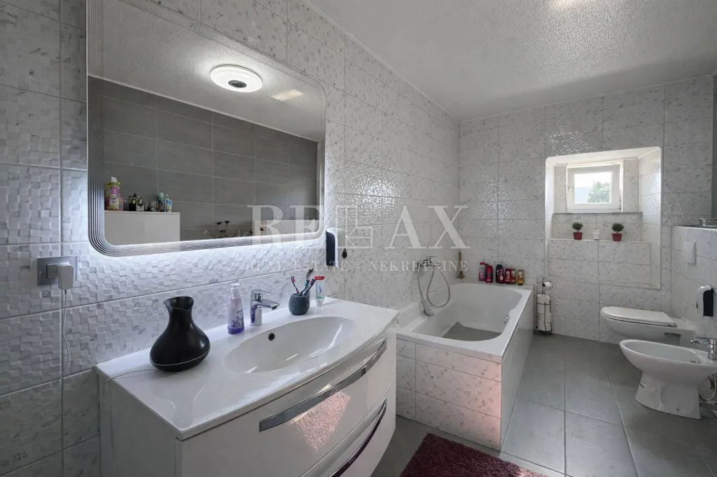 Salles de bain - Adapted Apartment with Private Garden in Senj