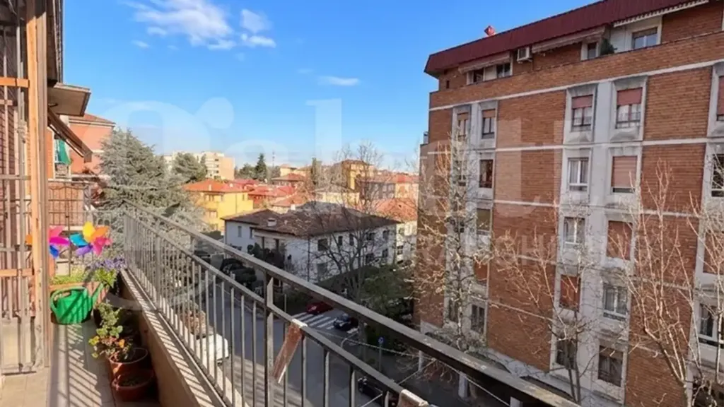 Balcon - Bright Apartment with Balcony in Bologna