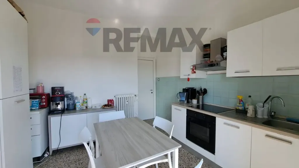Cuisine - Student Apartment with Balcony in Parma