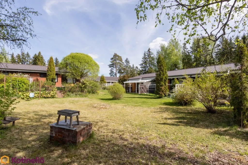 Aed - Spacious Duplex with Private Garden in Central Location
