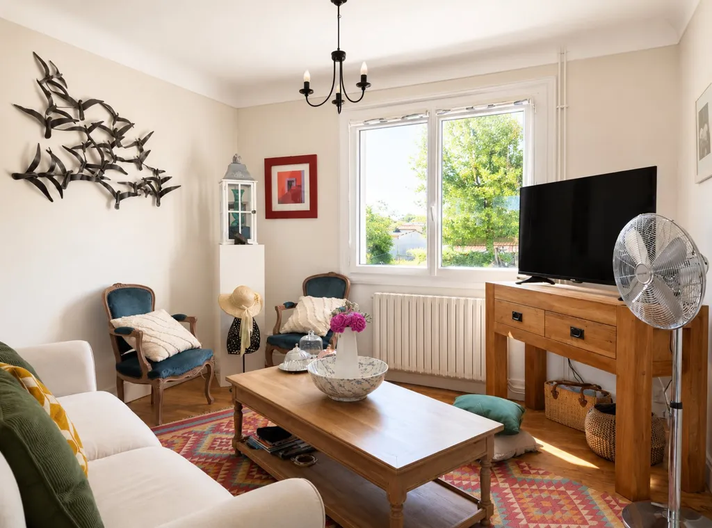 Séjour - Maison avec Jardin et Terrasse près de la Dordogne