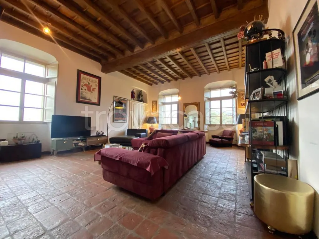 Living Room - Rustic Villa-Style Apartment with Garden in Moncalieri
