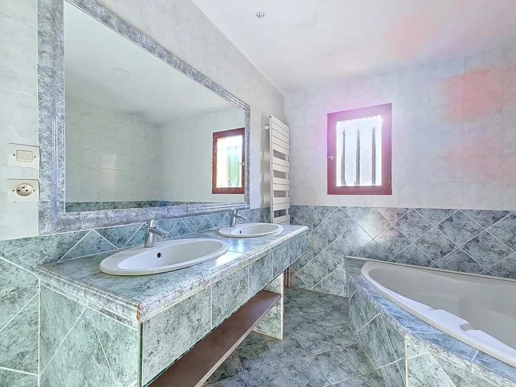 Bagni - House with Complete Basement in Grenay